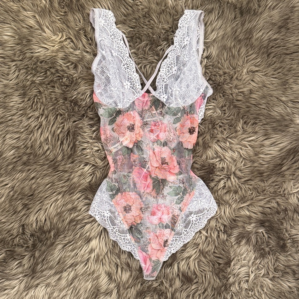 Elegant Floral Lace Bodysuit - Pink and White